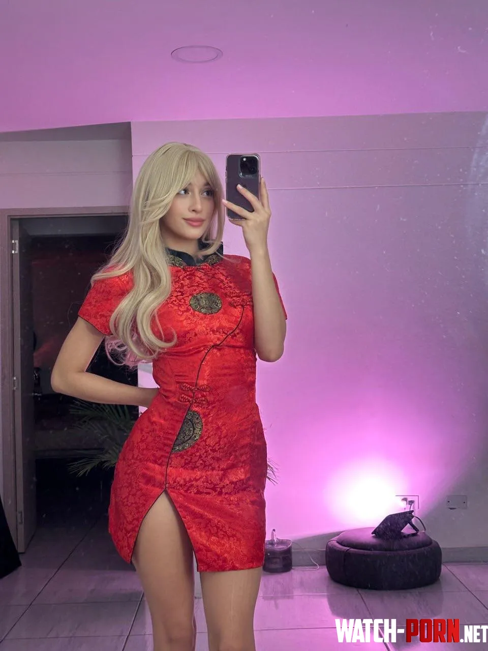 digging this red hug on me? by starlitcatnap