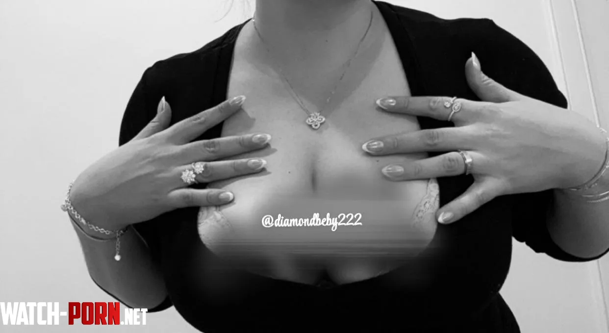 who has jewelry fetish🤭 by diamondbeby222