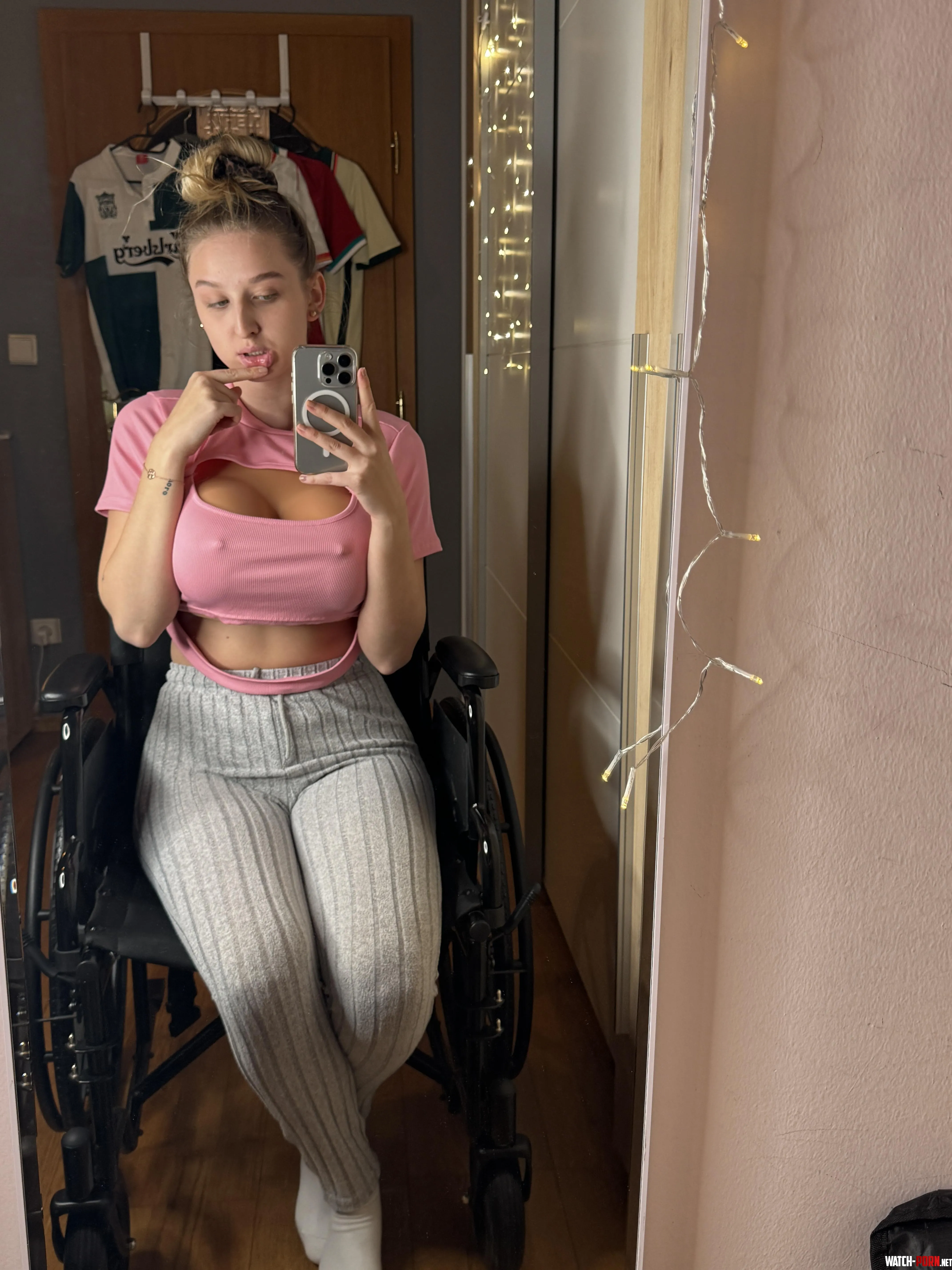 just a little tease by foxielovelyredxo