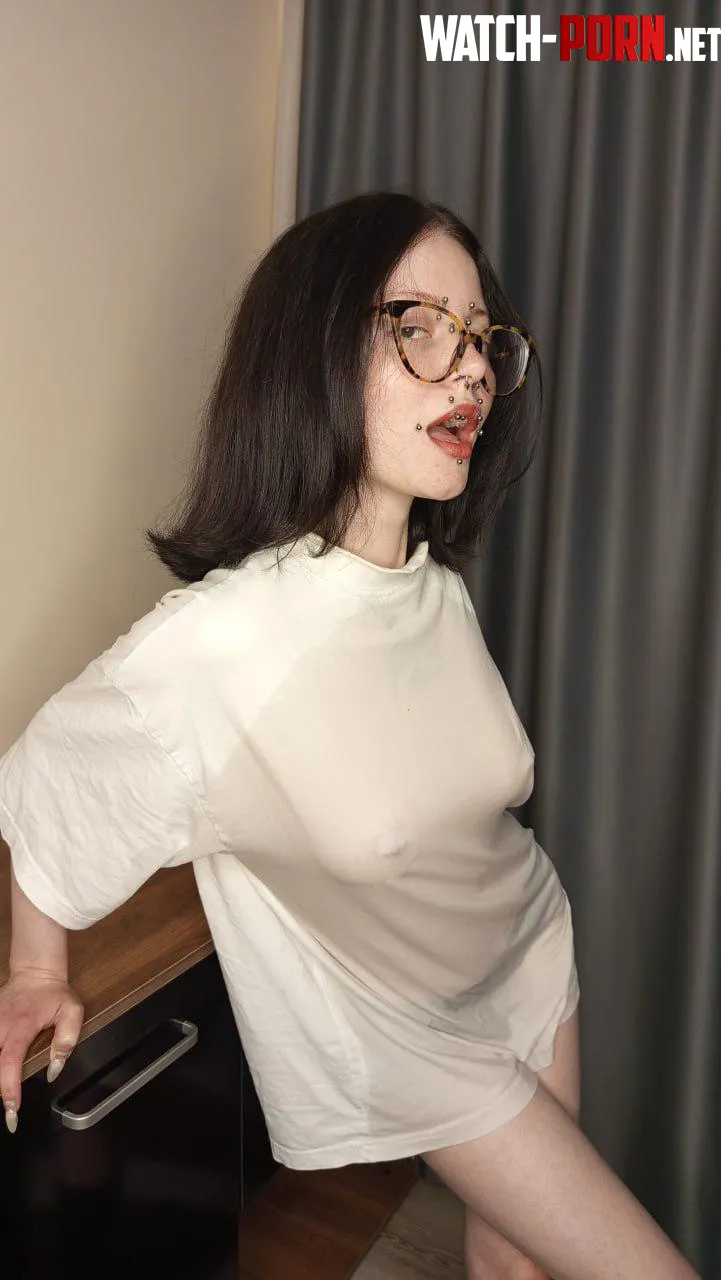 I like it when my clothes are wet by LioraVeen