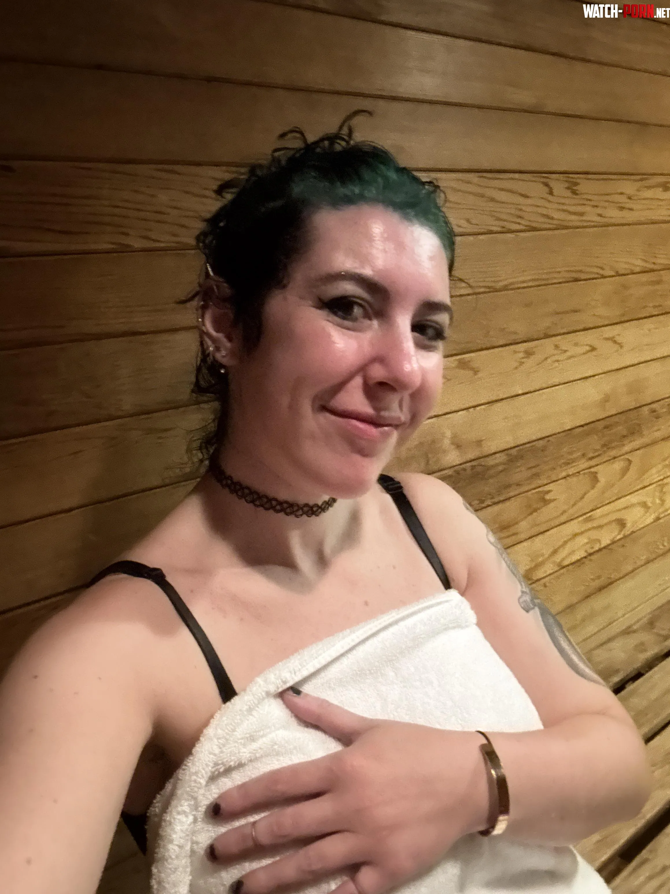 Toweled tease by sirenskiss3