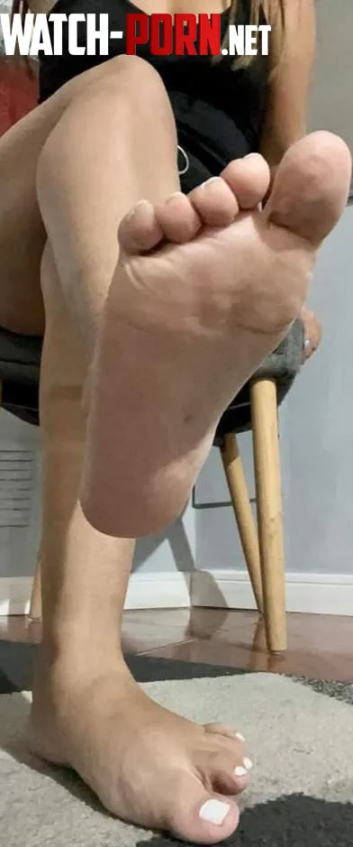 Enjoy the view from under my feet. Where you belong by arboldebolas