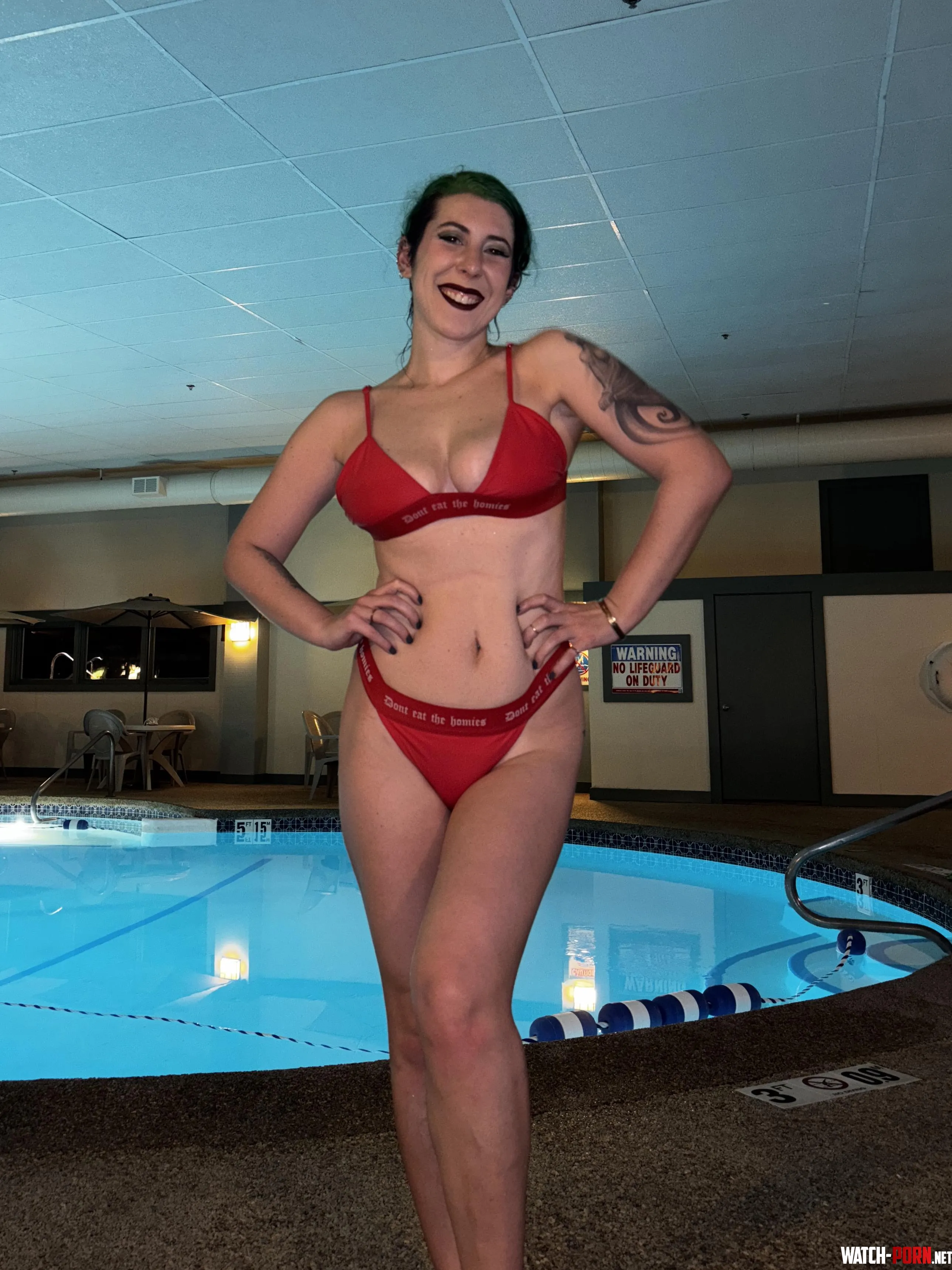 Petite hottie by sirenskiss3