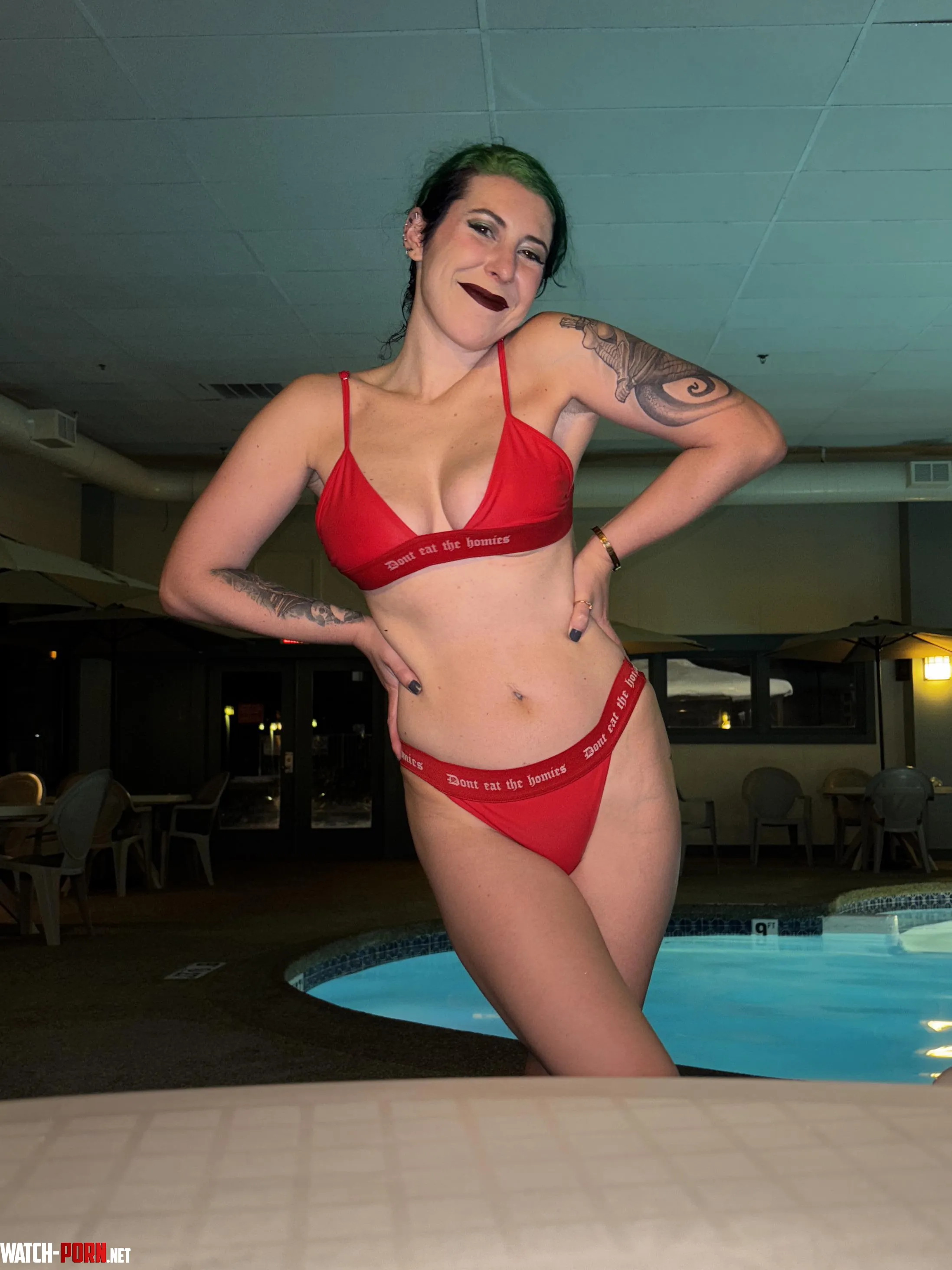 Sexy in red by sirenskiss3