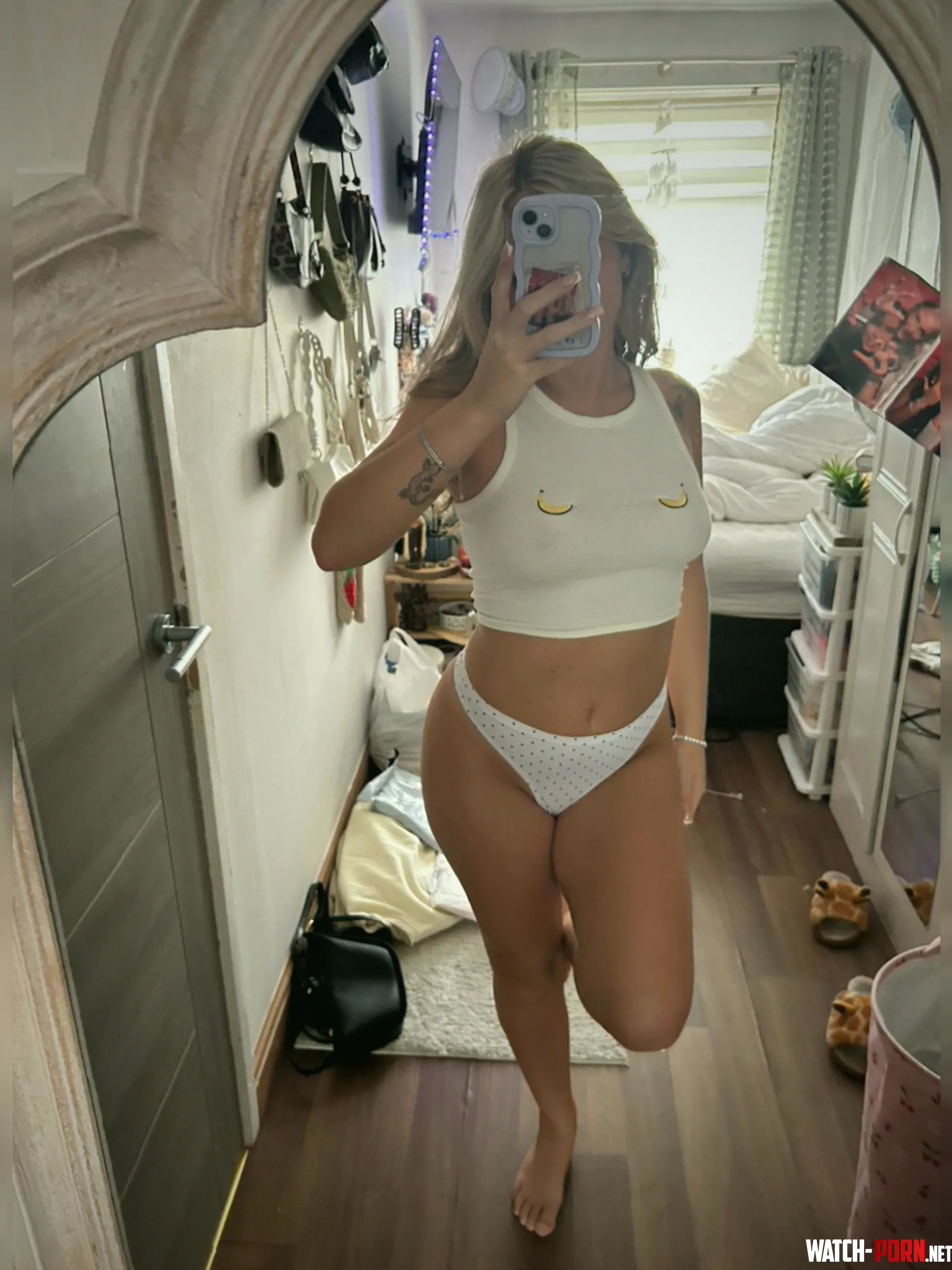 18yo girl trying to be sexy in this croptop by SabrVickers