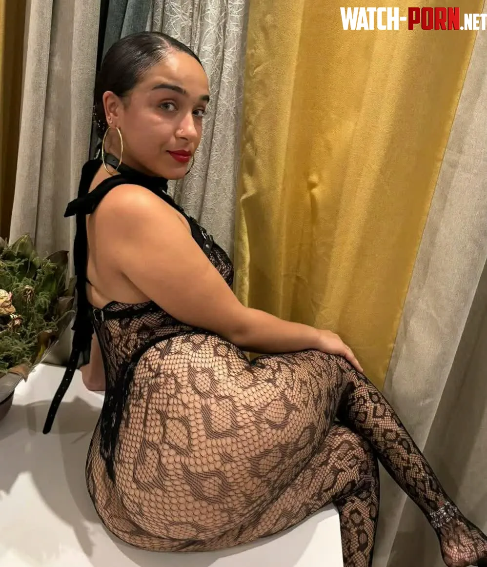 I hope you like some legss :) by charminghottiee