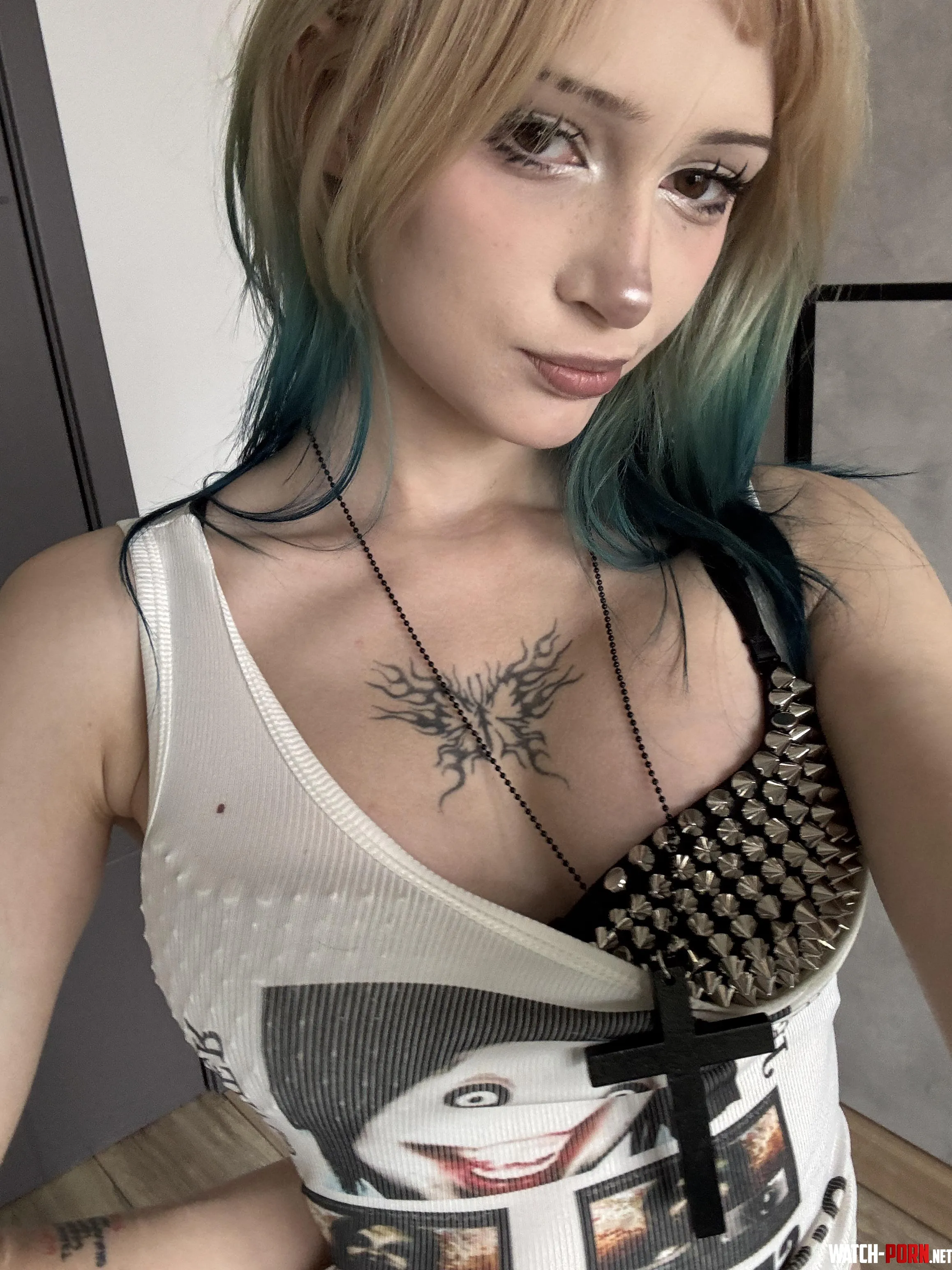 My application to be your alt gf ;3 by fallenemoangel111