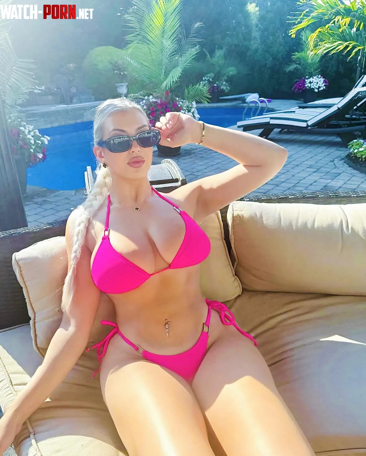 sitting pretty 💖 by DiscreetNYC5