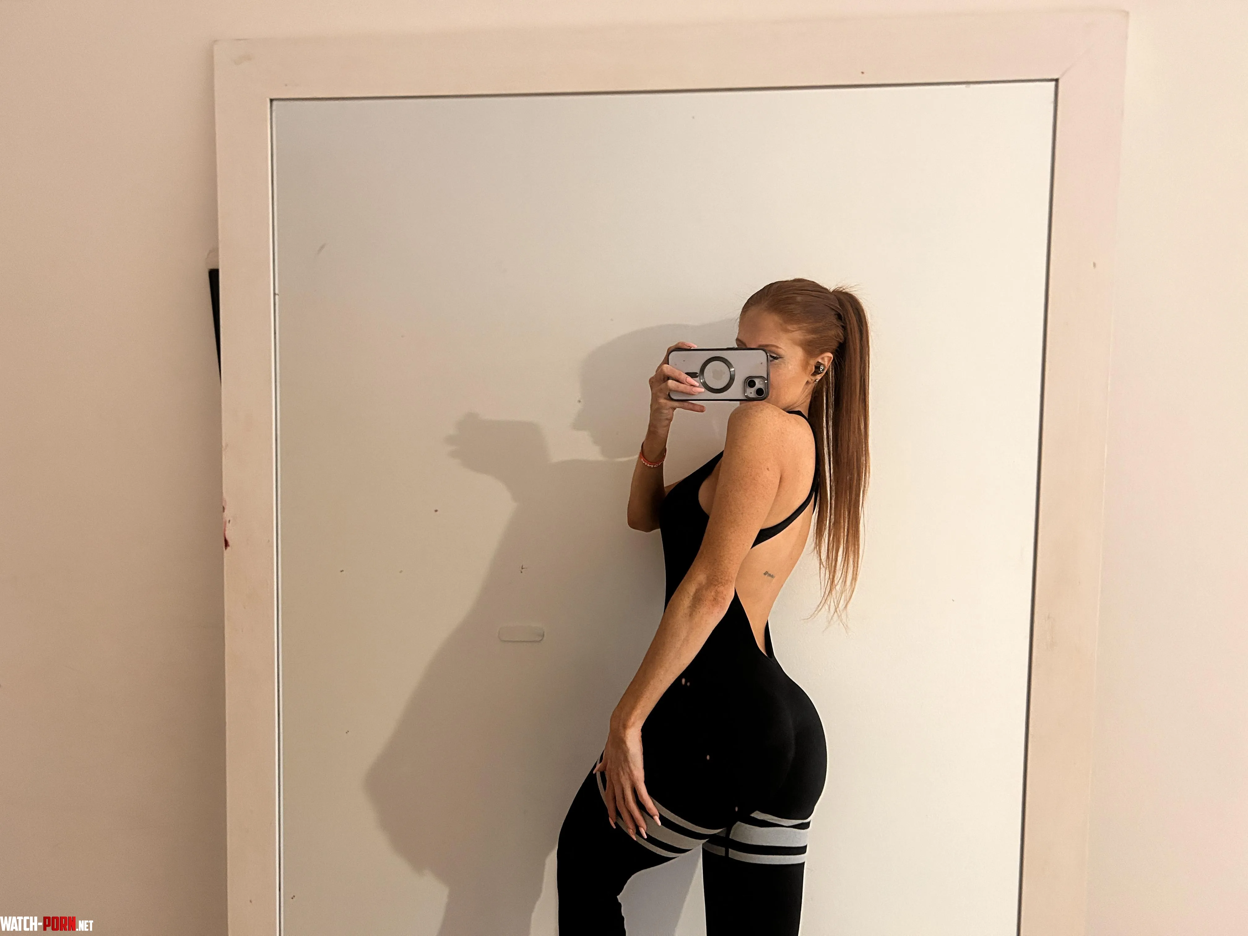 Leggings make the curves look sexier by Jazzlike-Glove2347