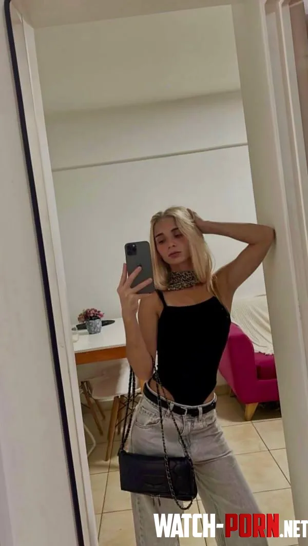 Am i looking cute? by EuphoricEditor5133