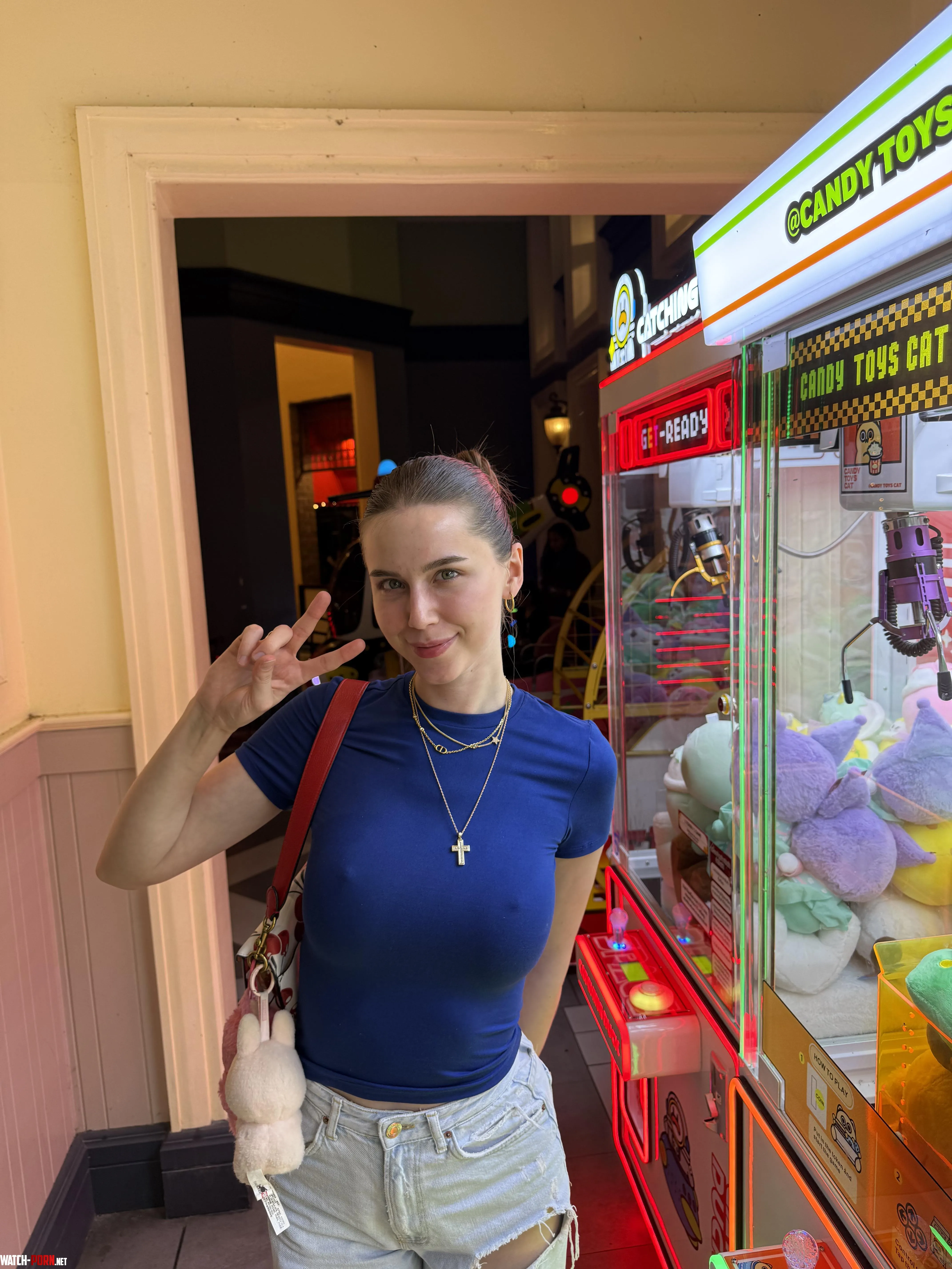 Enjoying my day at the arcades by Justacutienere