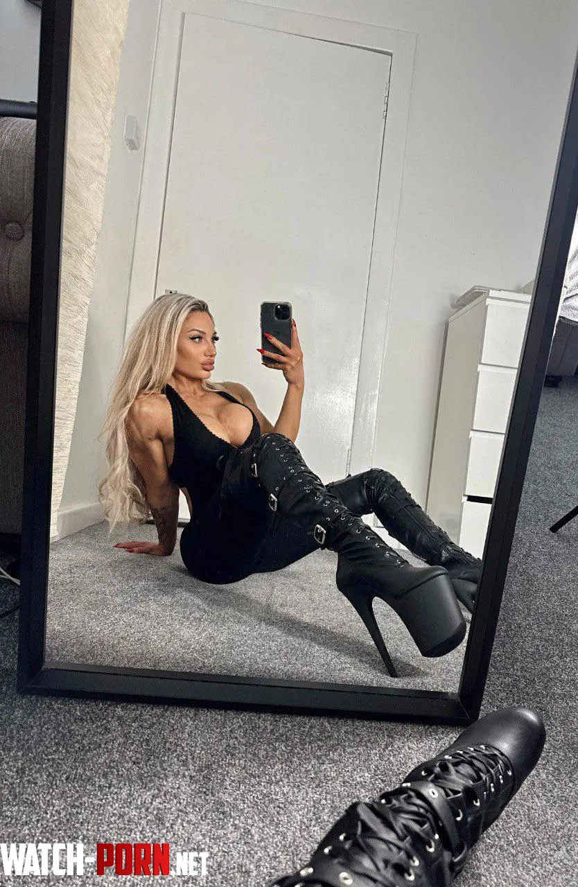 I love the feel of leather, but I’d love the feel of you better by daisychainnss