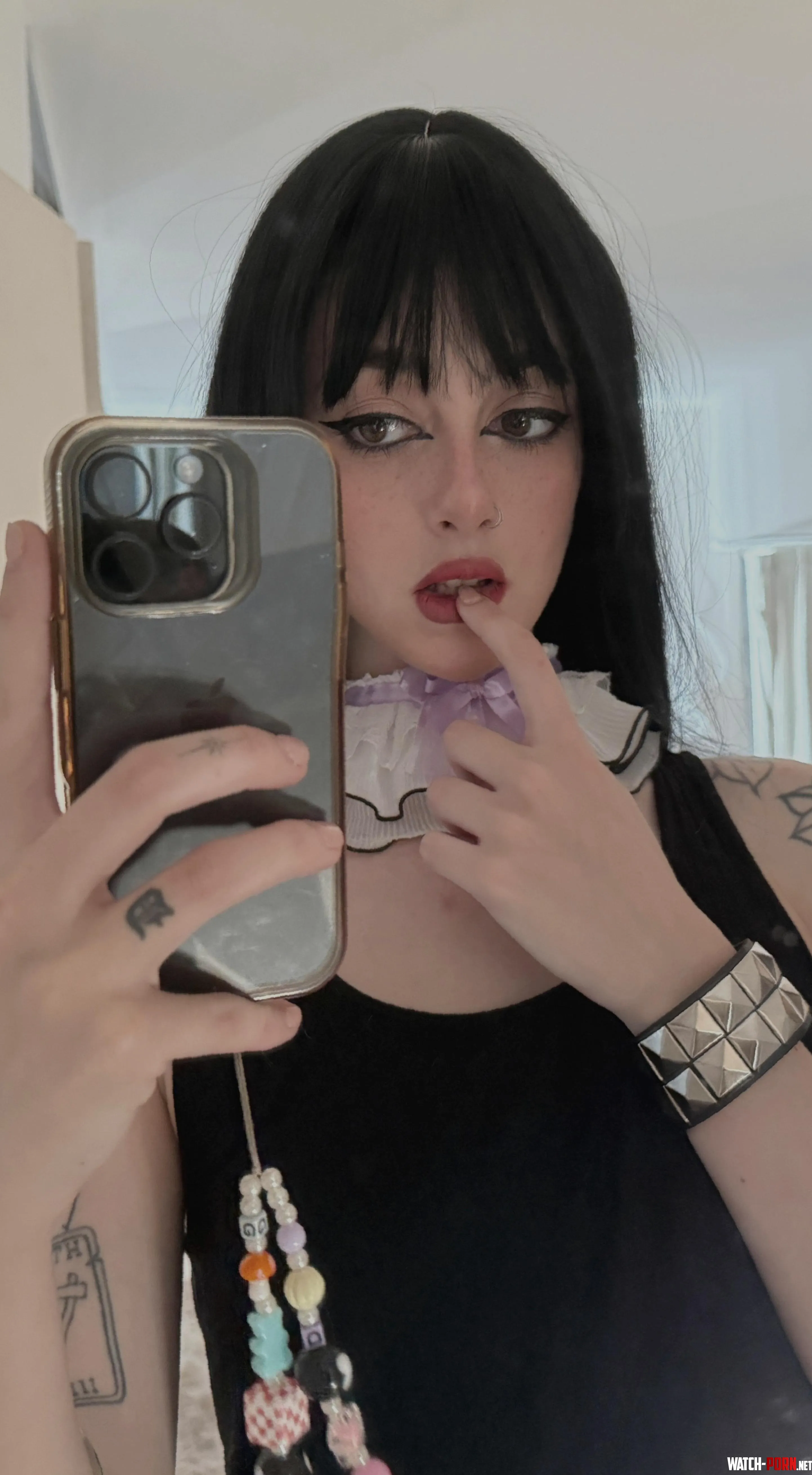 19 [F4M] One drink in and trouble is near Inst: lunakares by Goinseb