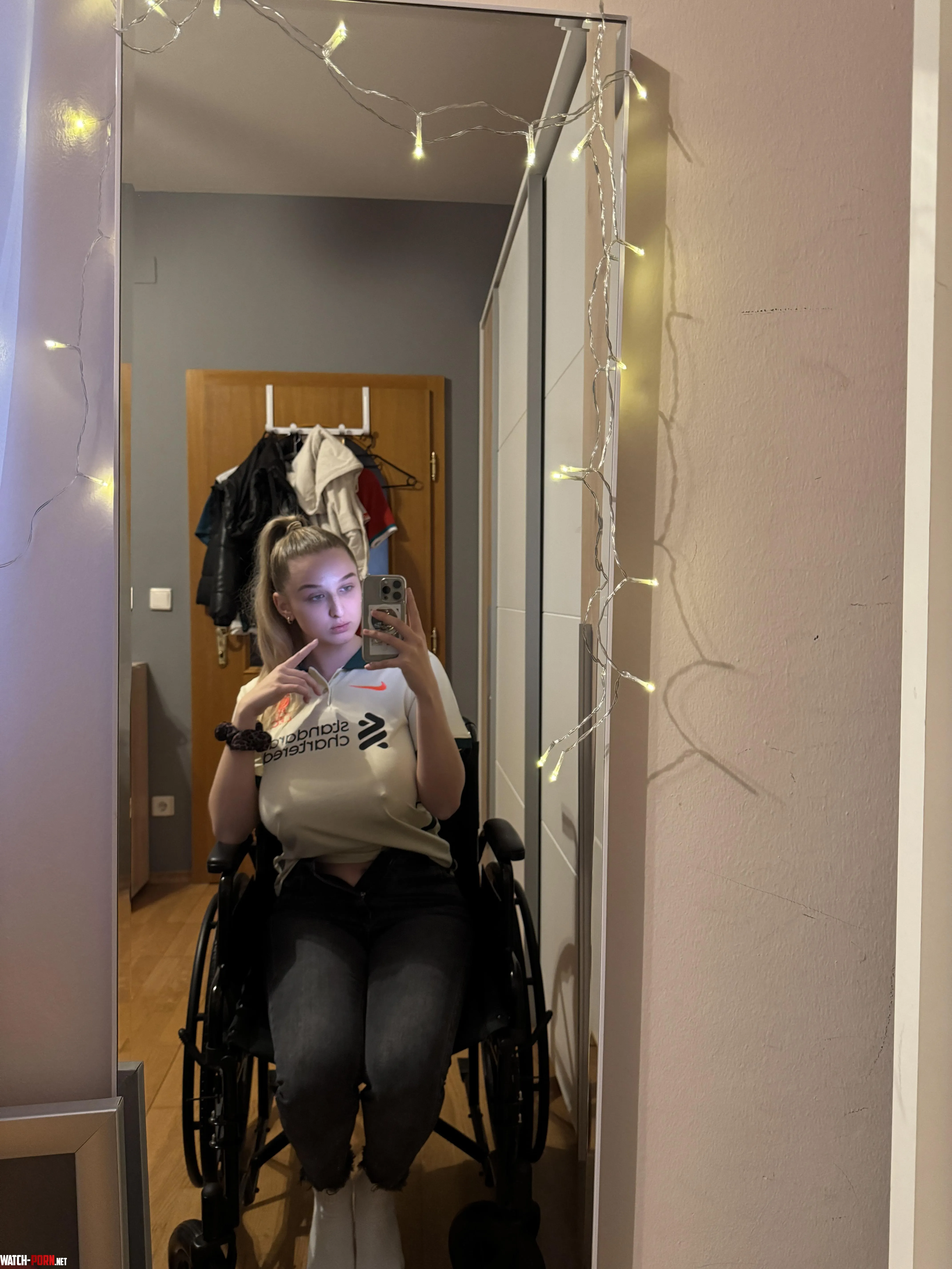 are there guys who think im hot by foxielovelyredxo