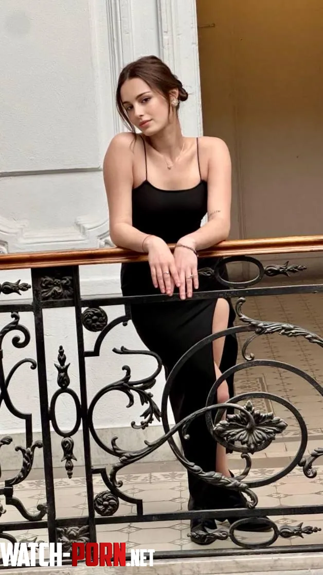 Classy and all natural beauty by Boohoneyy