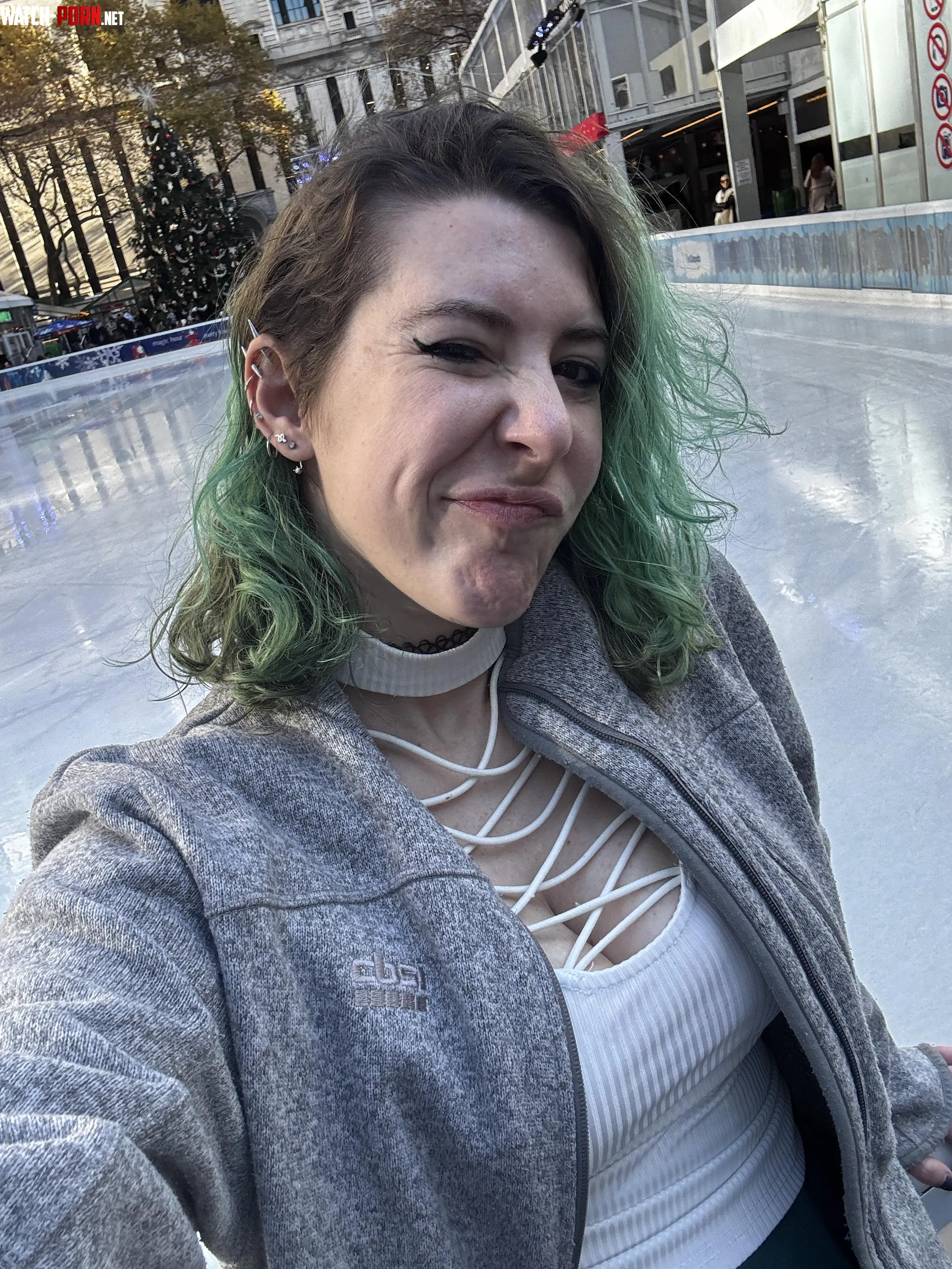 Skating selfie by sirenskiss3