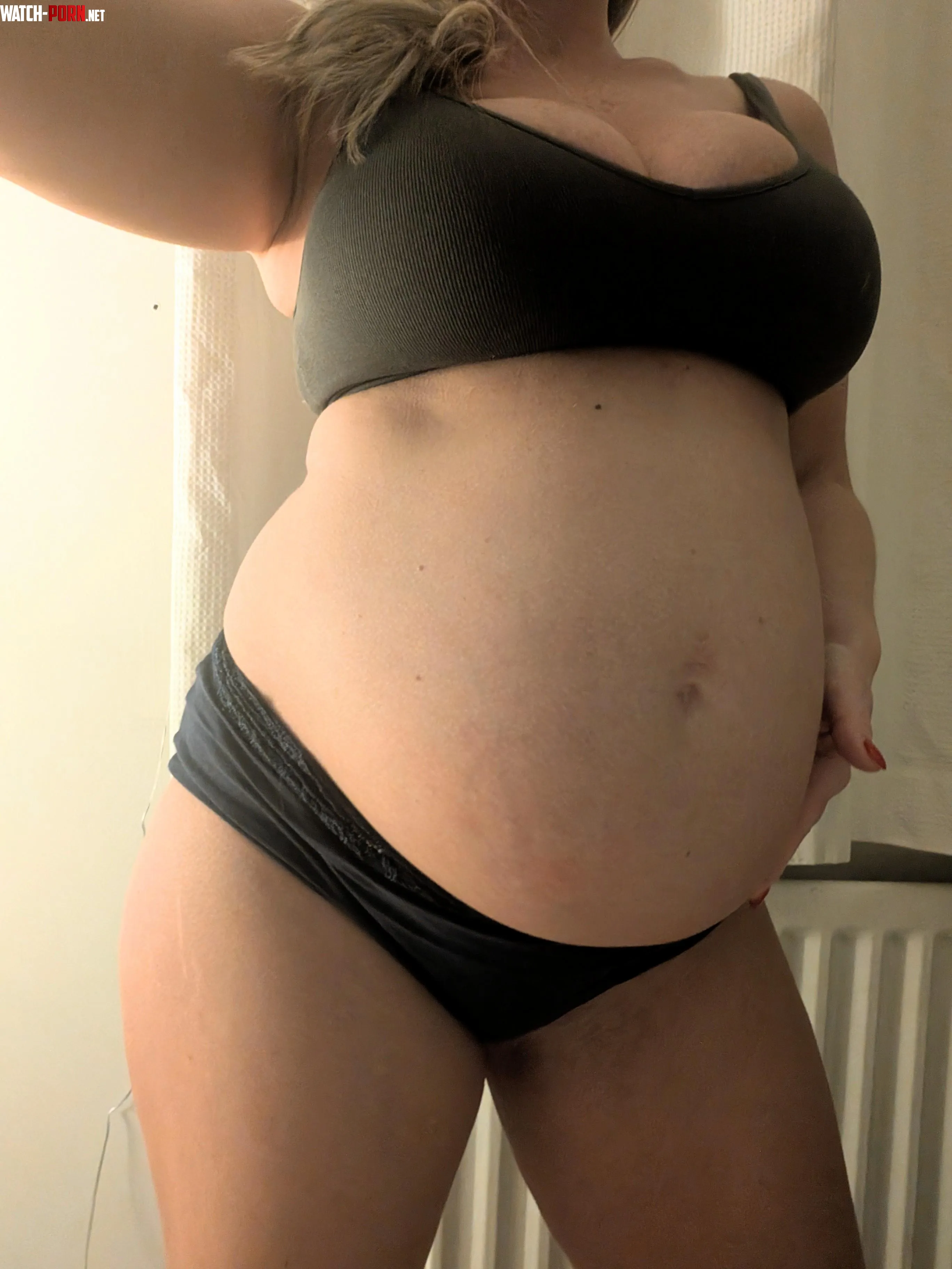 Overflowing with preggo curves by 4thtimesecret