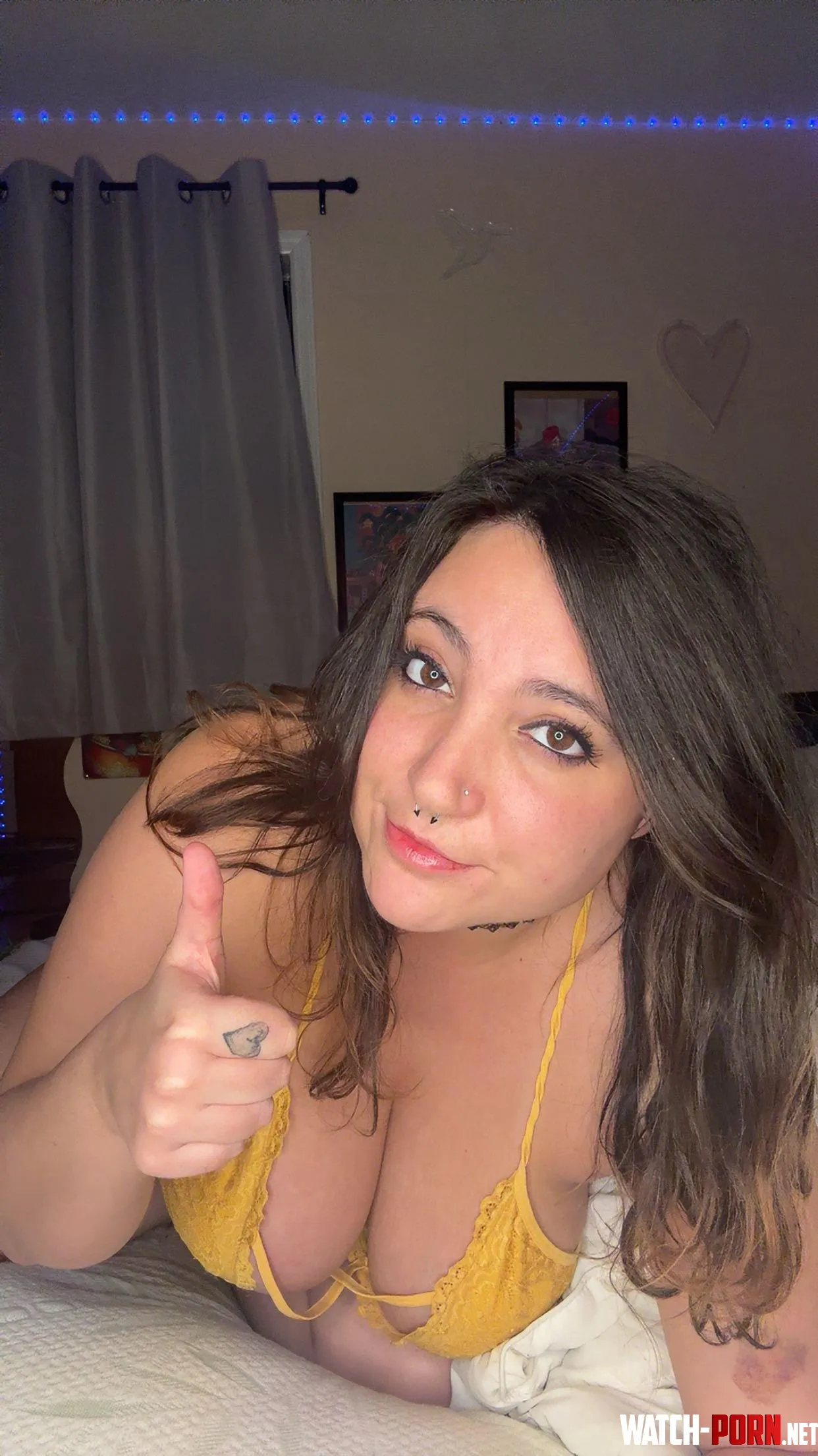 Carrying these heavy things around, need a hand ! by Juiceypeaches102