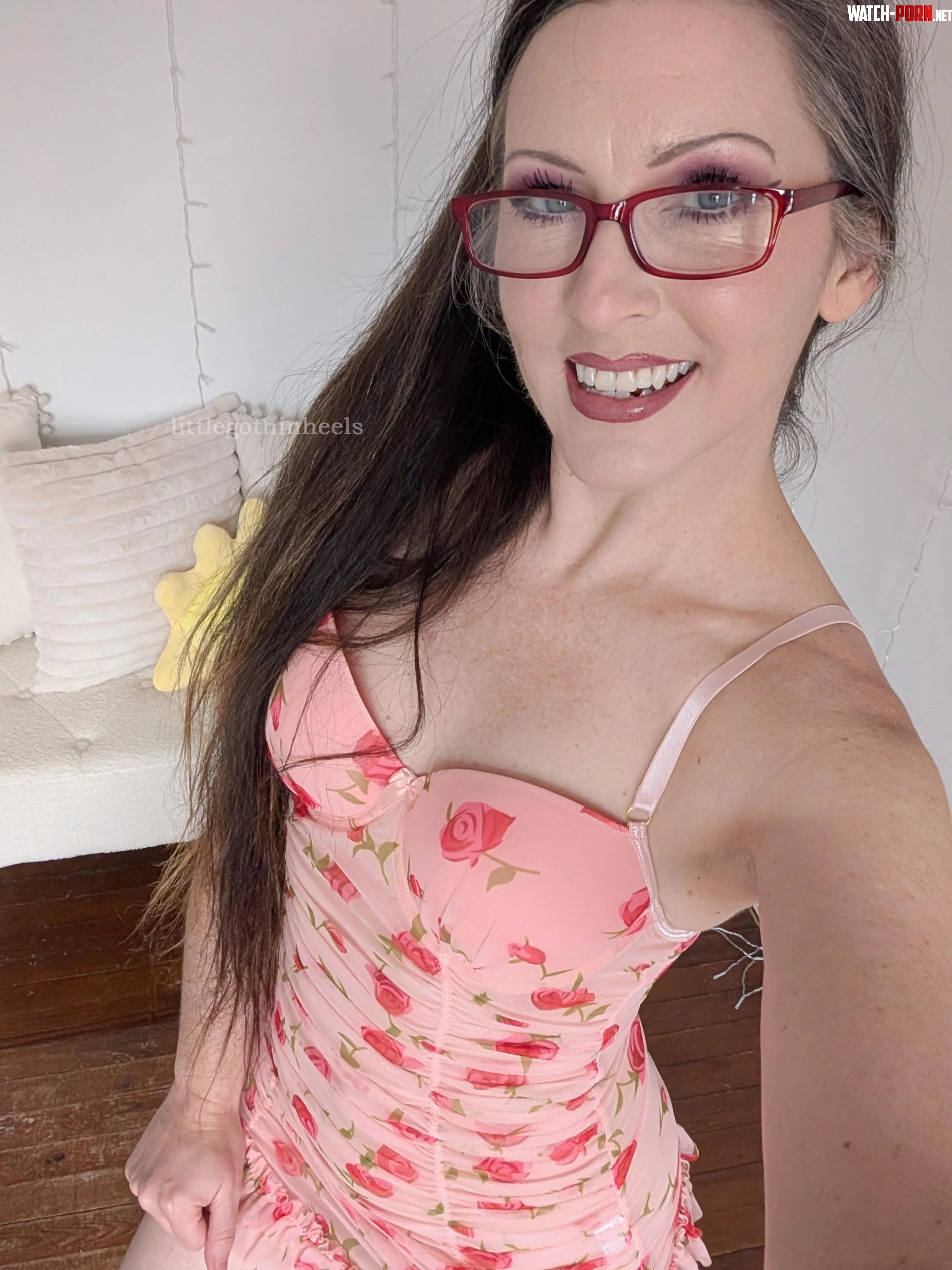 Short and nerdy mid40s milf with the cutest Southern accent y'all by littlegothinheels