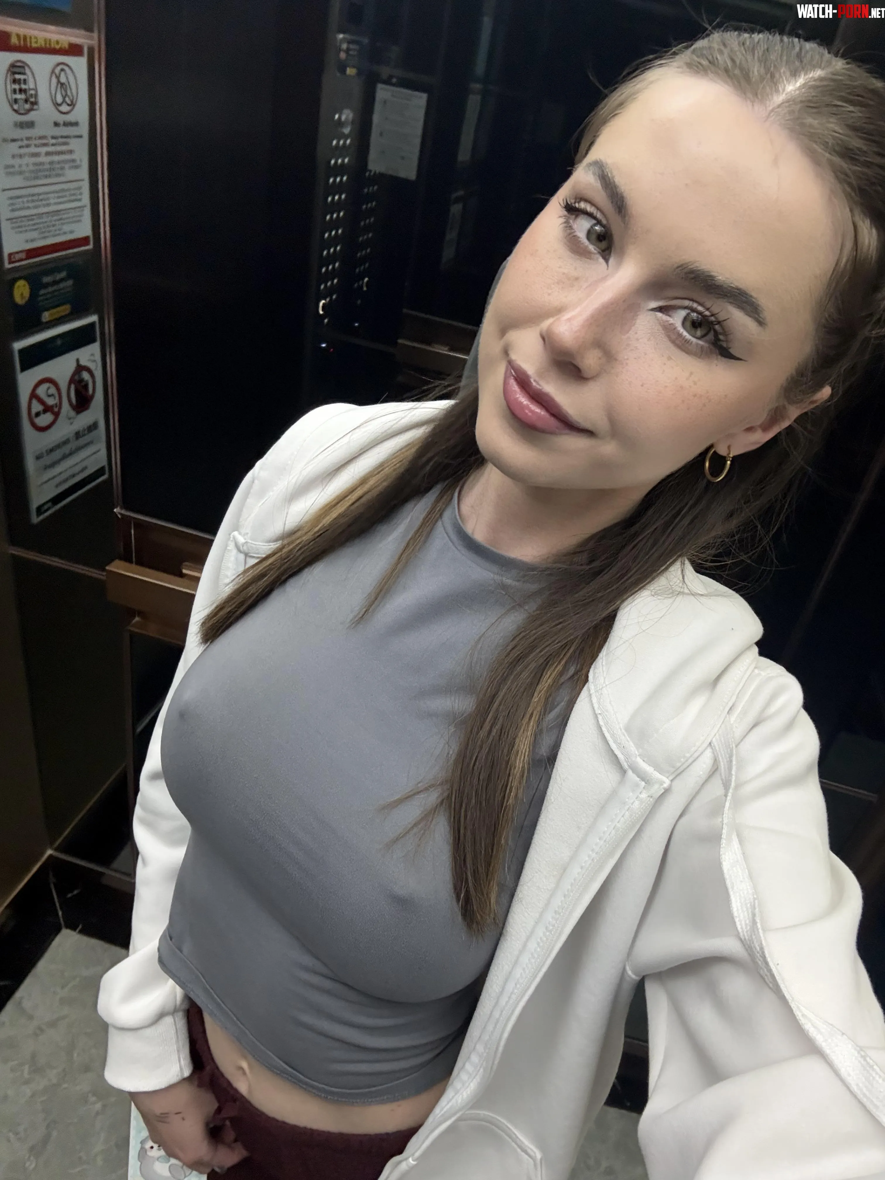 Elevator selfie by Justacutienere