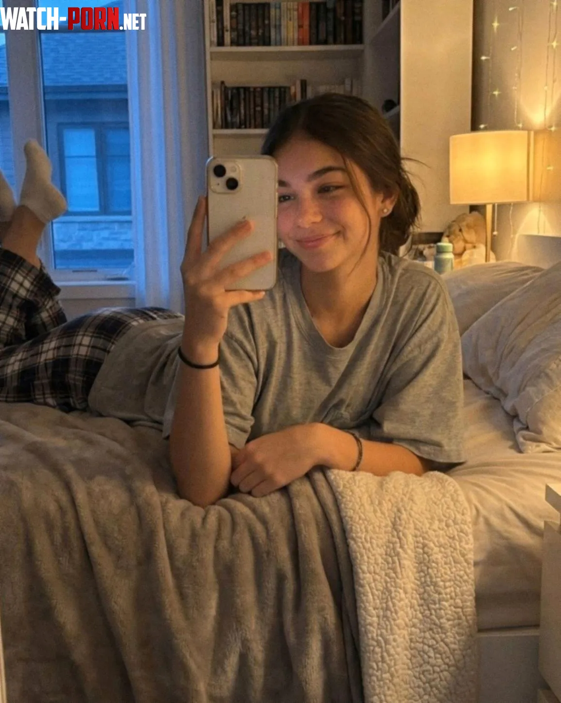 got a cheeky lil snap of me... dare me to show u, cutie? :3 by Clickclack801