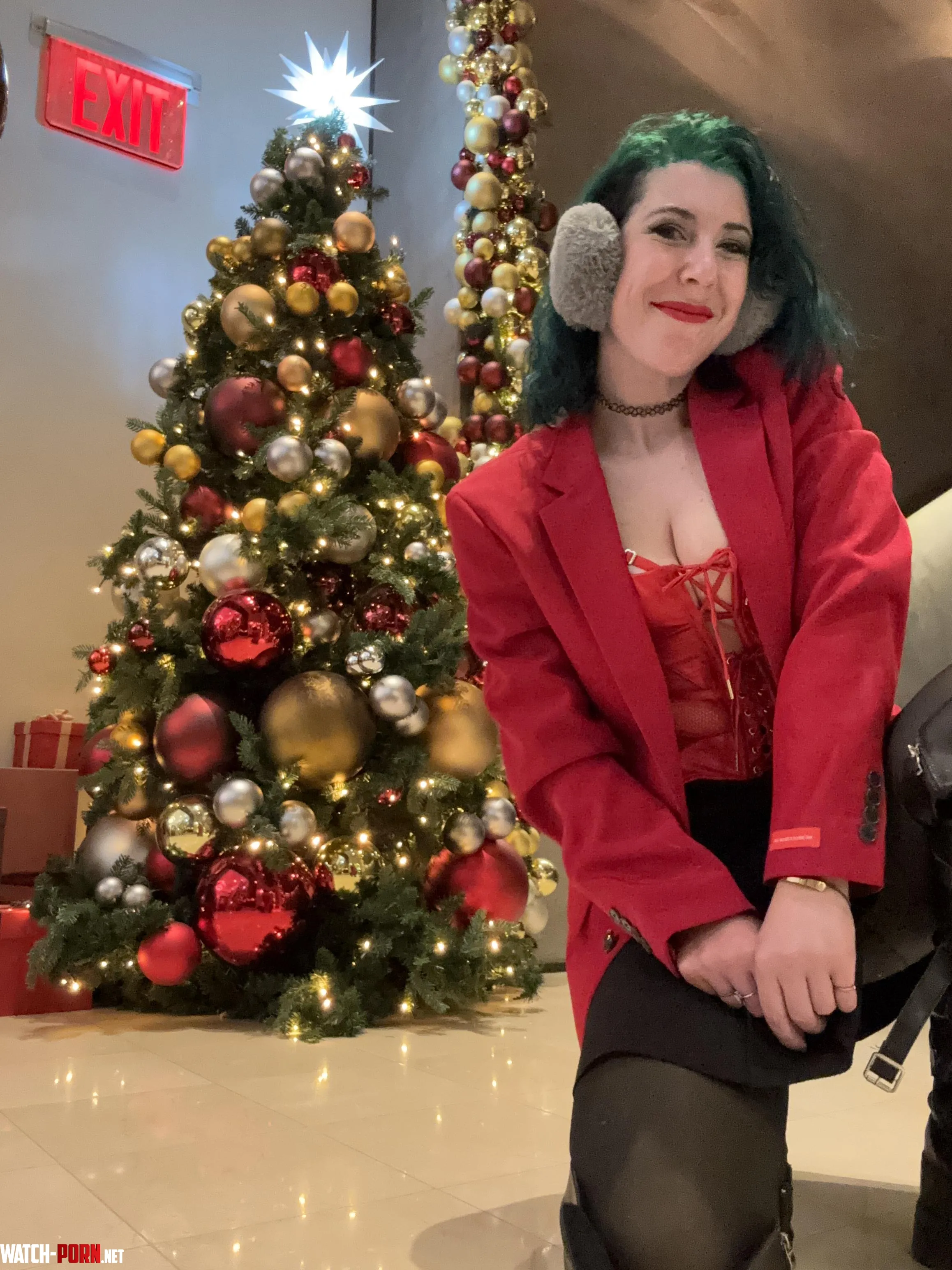 Festive cleavage by sirenskiss3