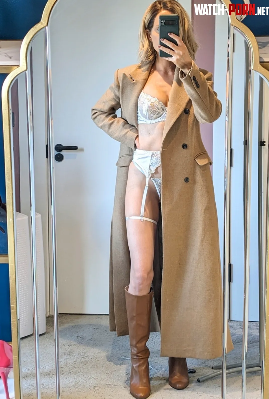 Going to surprise my boss by lisa-scott-32