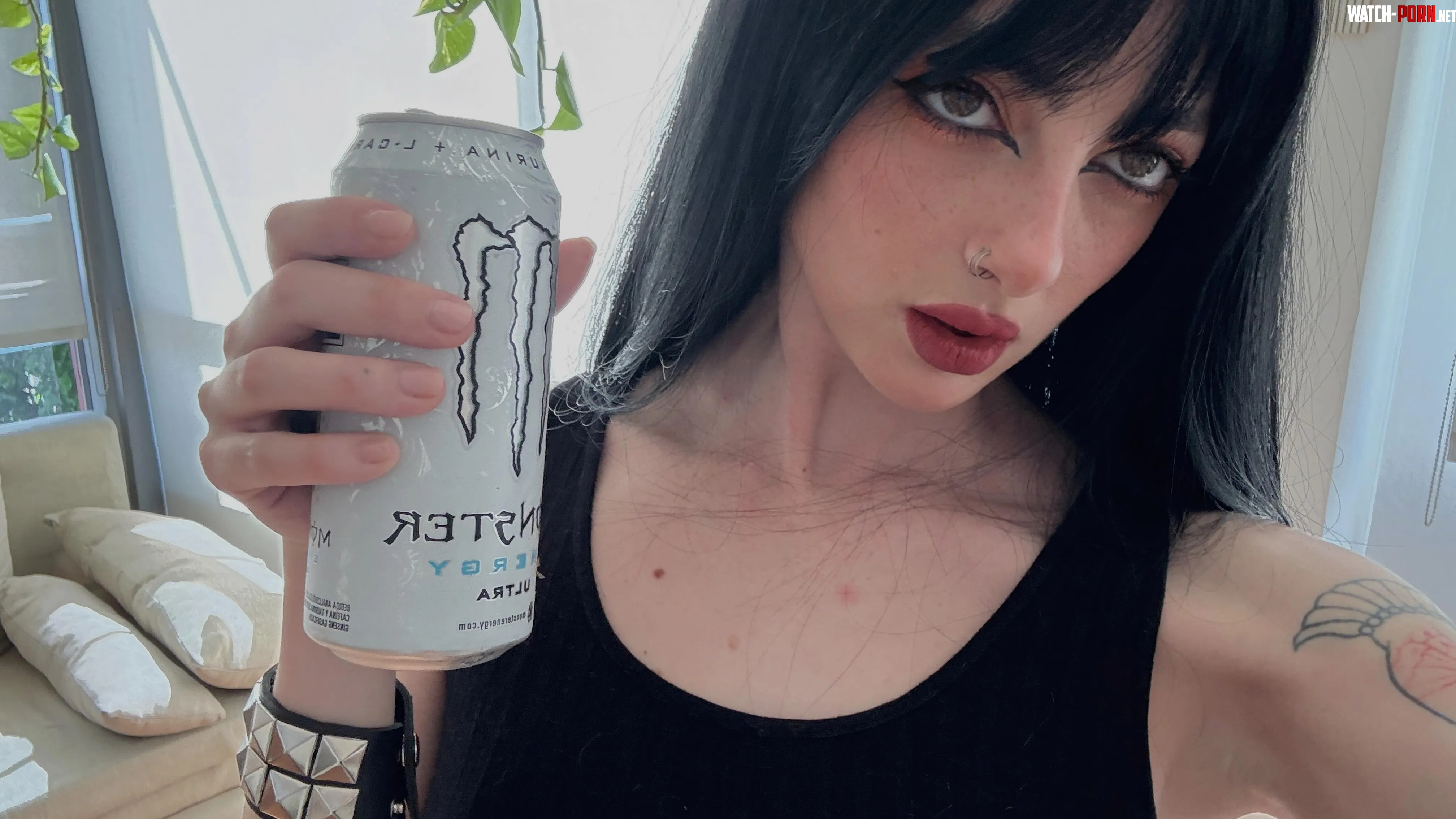 19F4M – I don’t linger in one place – Instgrm: Lunaromes by Loofashows