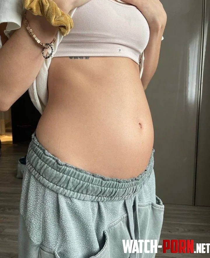 First pregnancy at 18 years old, do you like it? by itzpixxieku