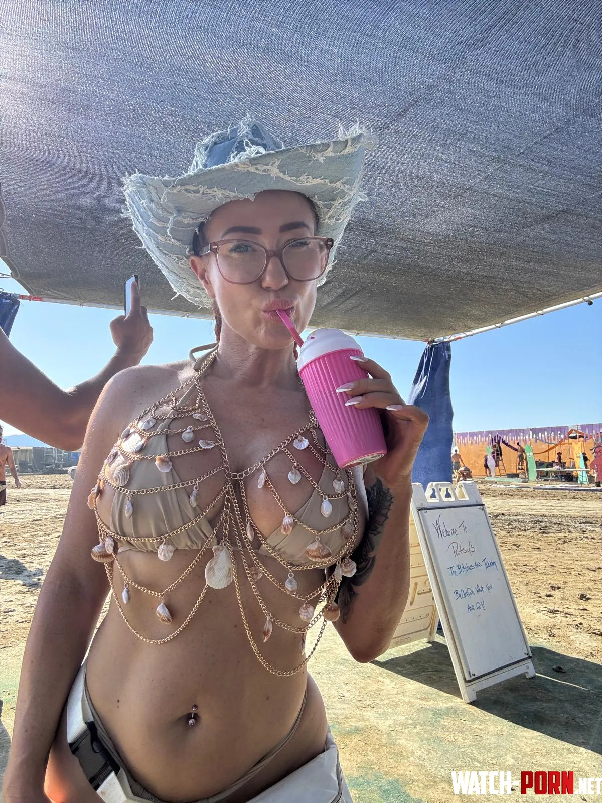 I'll send nudes to the first 75 guys who simply comment 