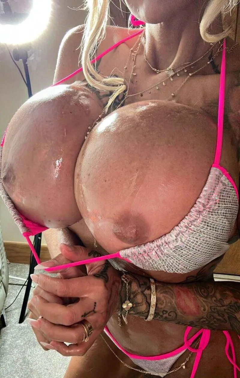 Thumbnail Goon_4_Lifee's Desire for Cummable Cleavage Exploration | bimbofetish Category