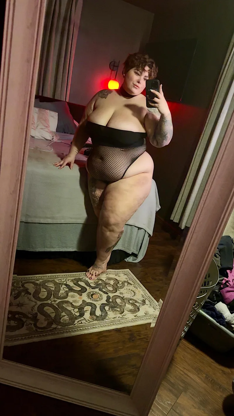 Thumbnail DANGER Ahead: Discovering AlabasterBaddie23's Curves | BBW