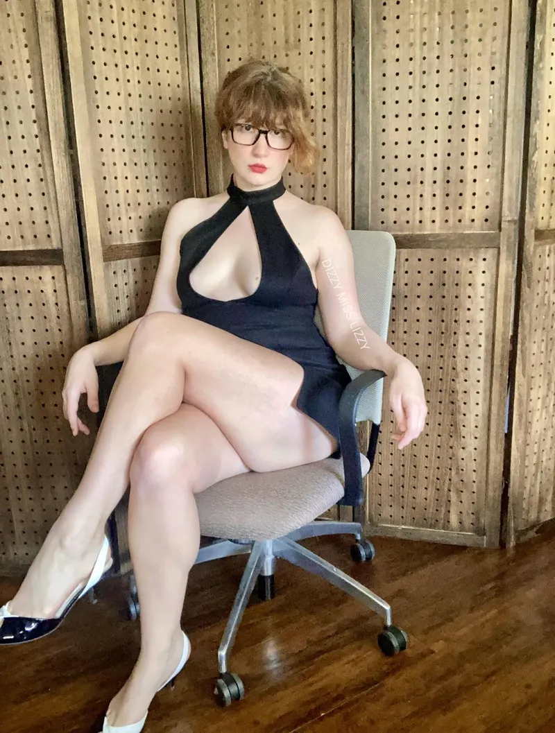Thumbnail Tempting Allure: dizzymisslizzyxoxo's Irresistible Legs