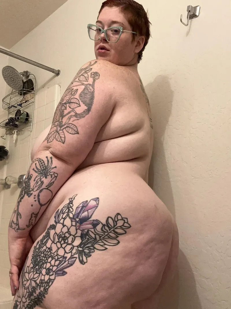 Thumbnail Rolls to Admire: A Delicious Peek into cinanmombuns' SSBBW World