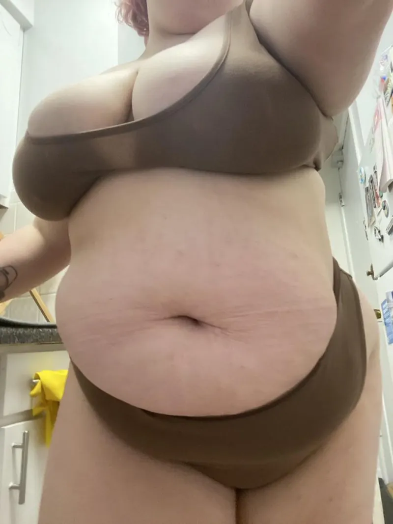 Thumbnail Exploring the Allure of Your Favorite Fat Goddess | spaghettibby