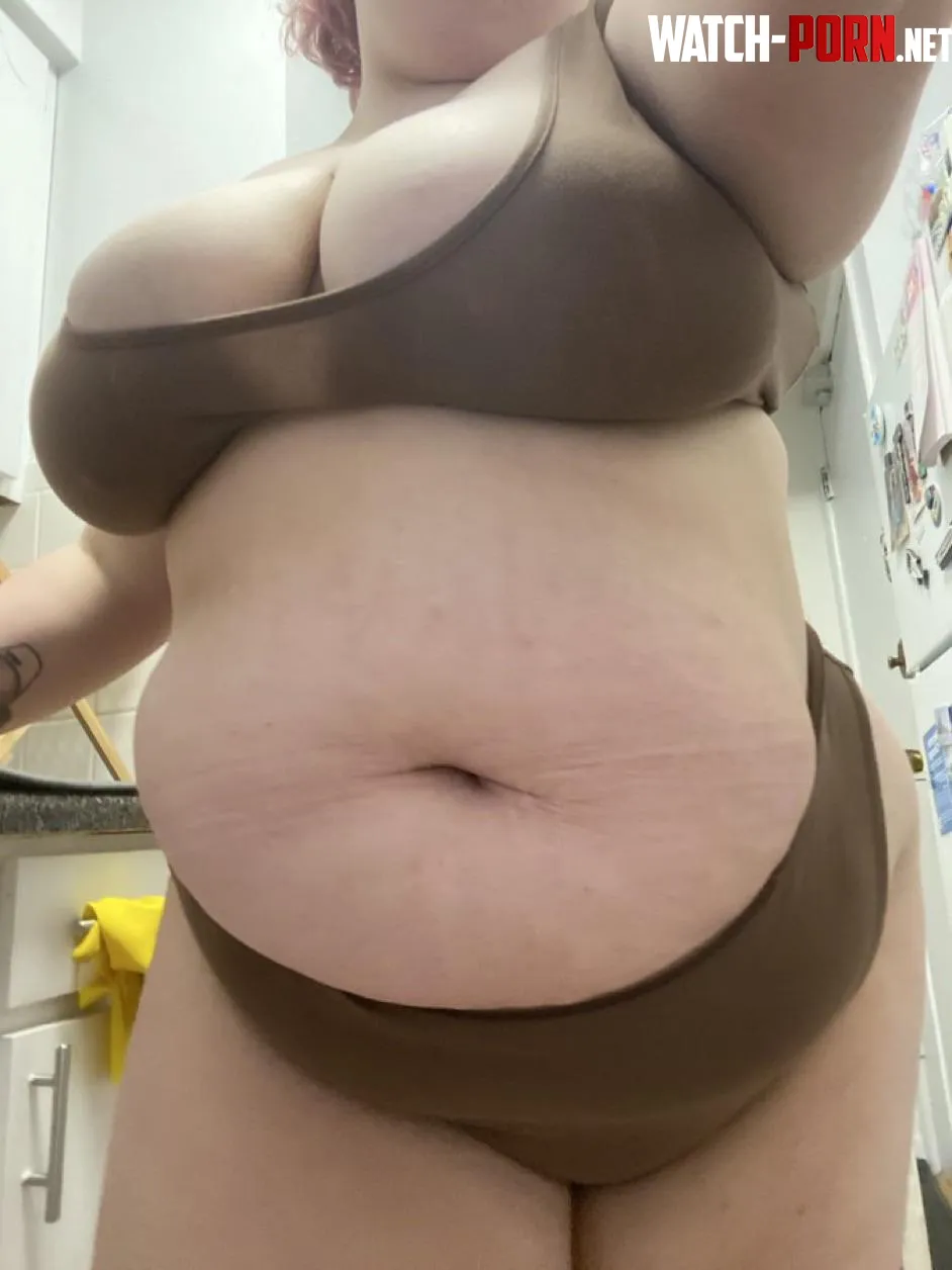 ur fav fat goddess by spaghettibby