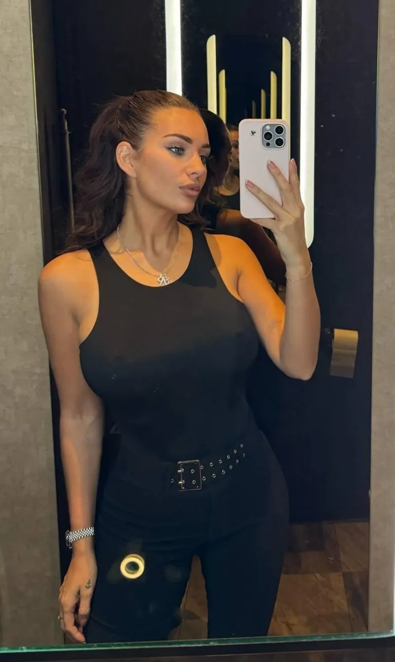 Thumbnail Tight Features Revealed by MichaelF101 in 2busty2hide Category