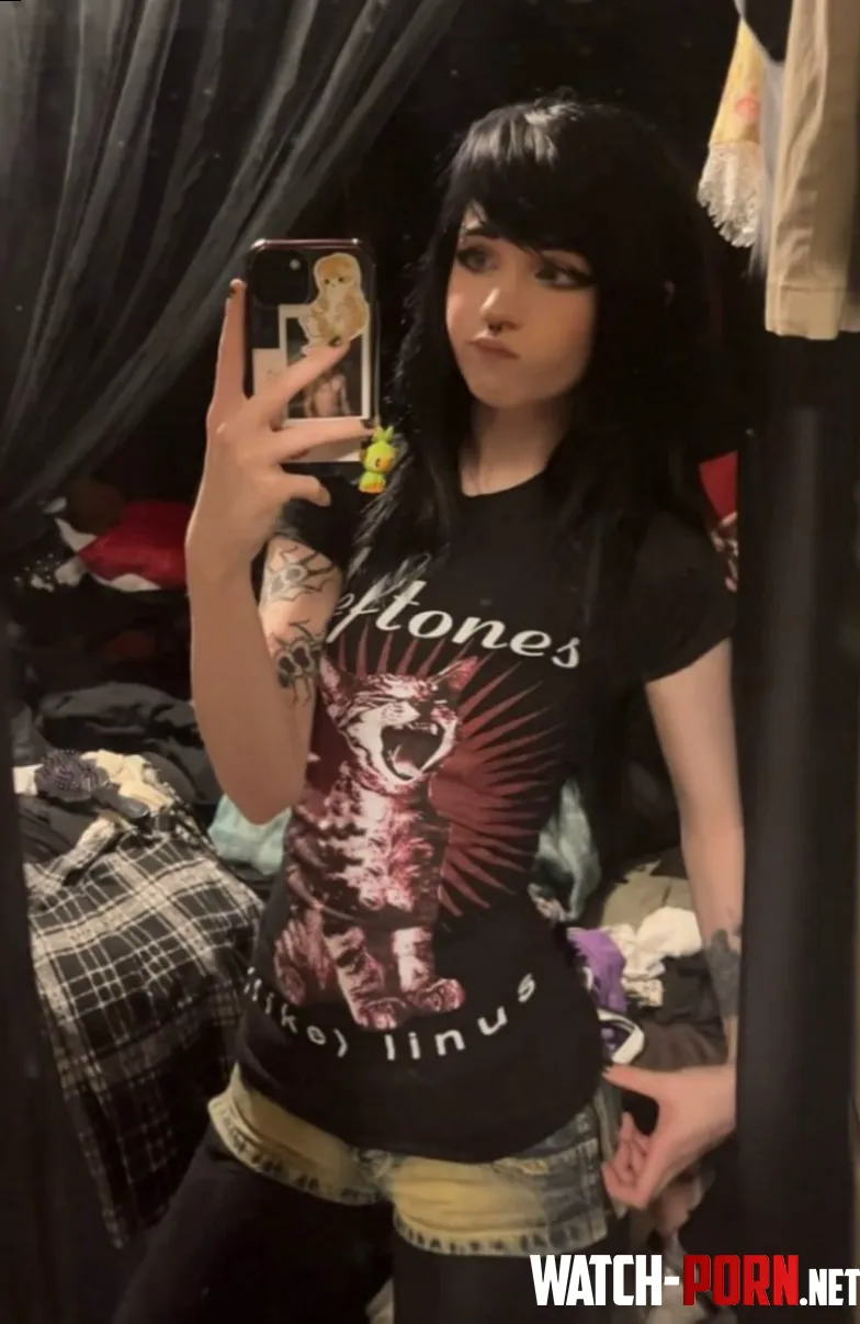 ill tell you if were fucking if u tell me you're favorite metal band by SoftMusexx