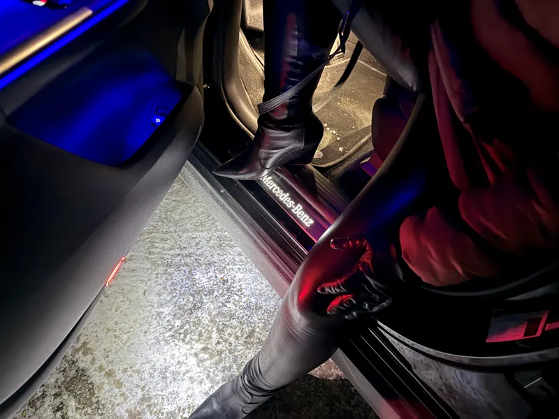 Thumbnail Chic Leather Look Despite the Cold by heeledobsession