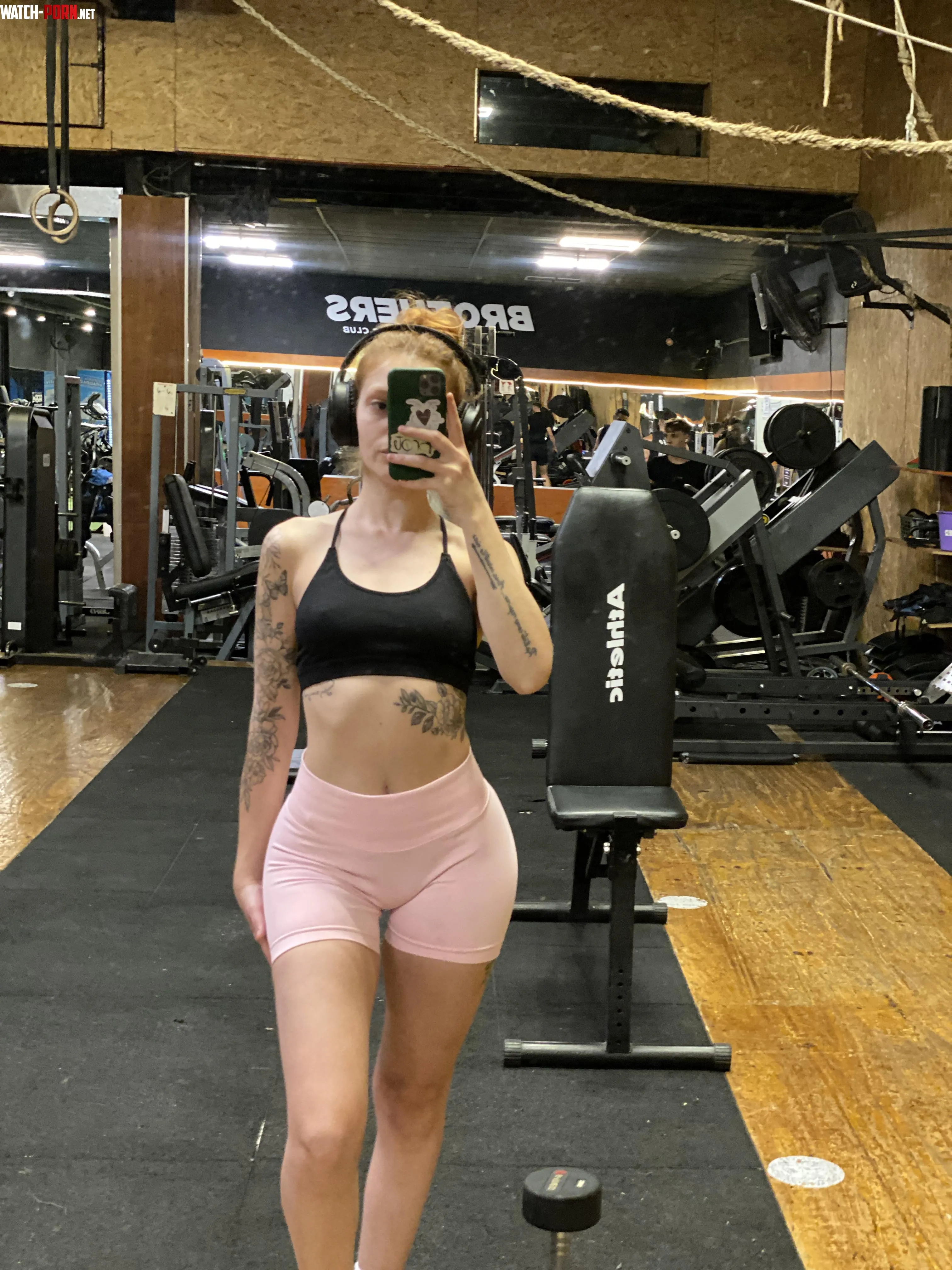 Shaping up and showing off by WinkBerryy