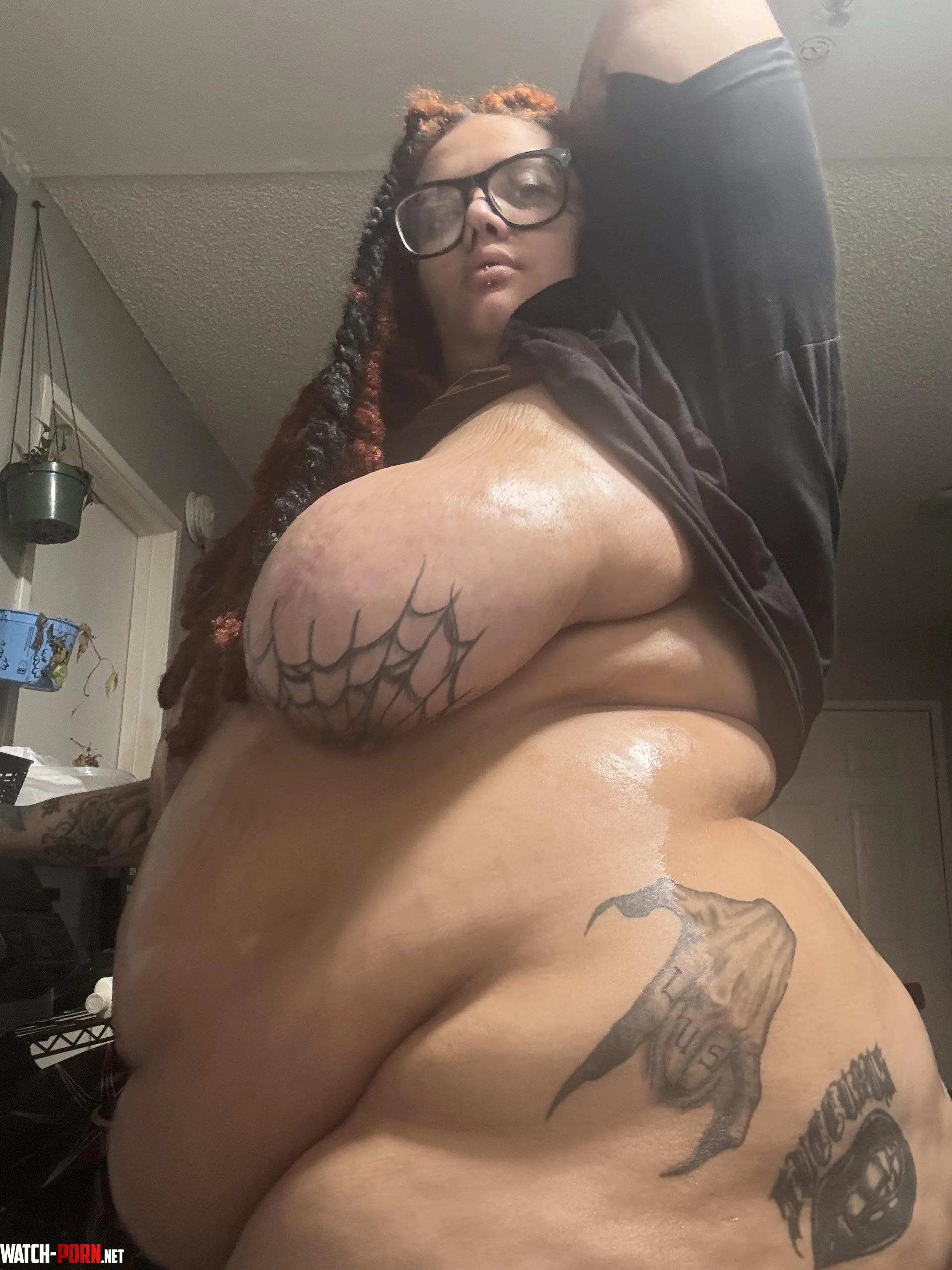 My belly hang is soooooo big . I can even see my pussy by lunarxxpolarity1