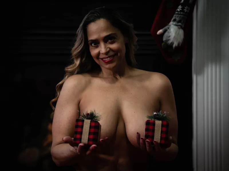 Thumbnail Handbra: Does this count as a hand bra by timetoplay101010