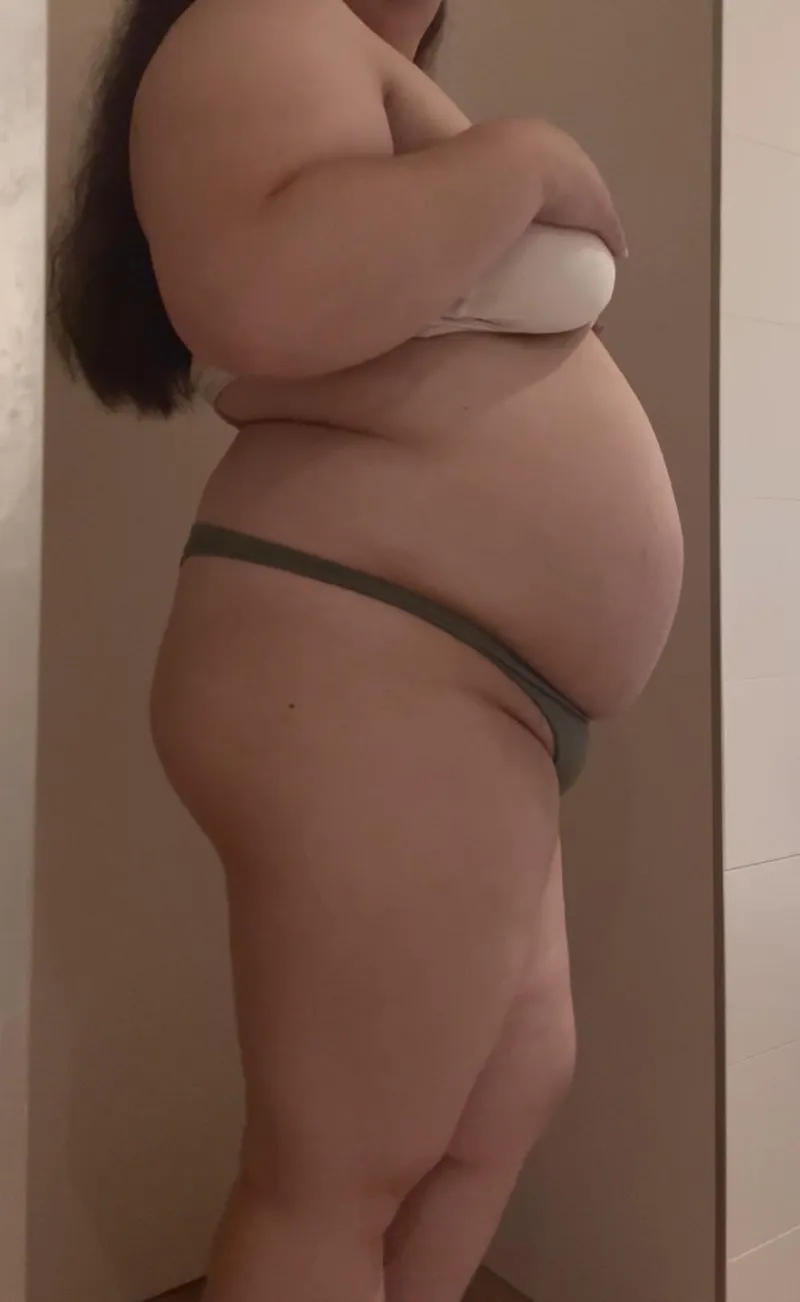 Thumbnail Rosaleehh-1878 Embraces Fullness in Stuffers Lifestyle