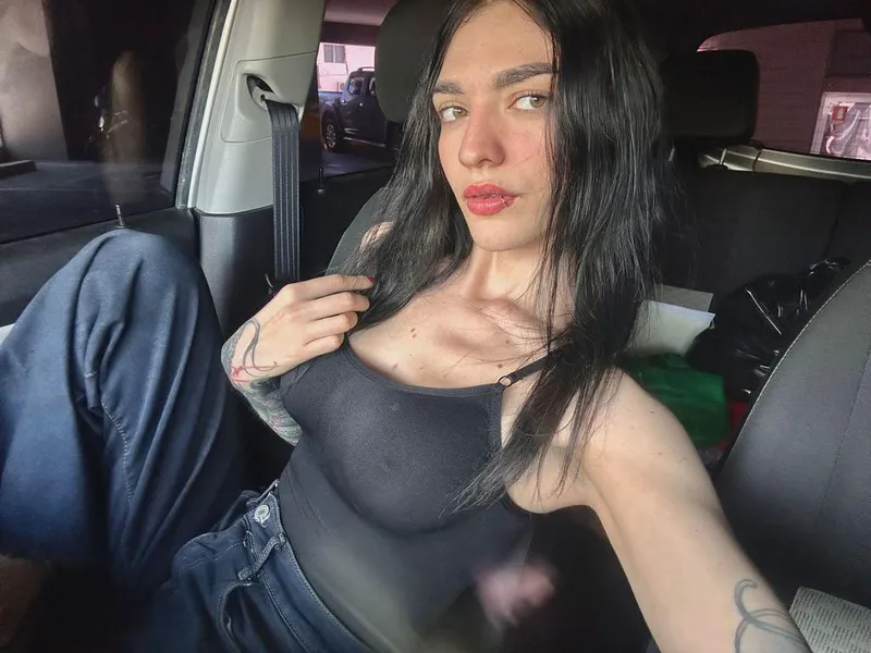 Thumbnail FlirtyFairy_Fox: Embracing Cuteness with Class