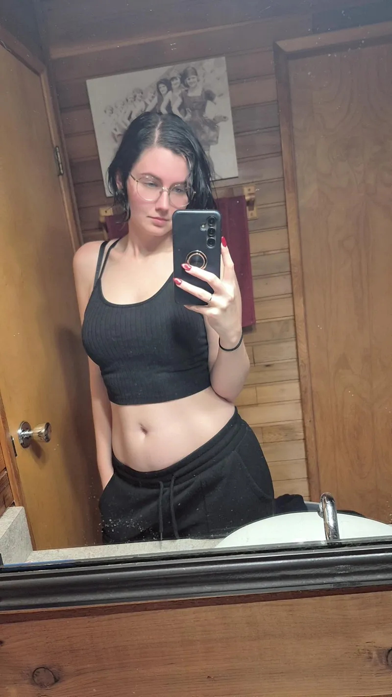 Thumbnail Jess_Rabbit6162: Favorite Crop Top Delight - Stylish Choices