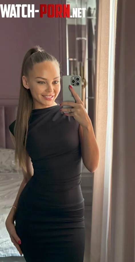 Dress embracing every curve perfectly by Tavrenn