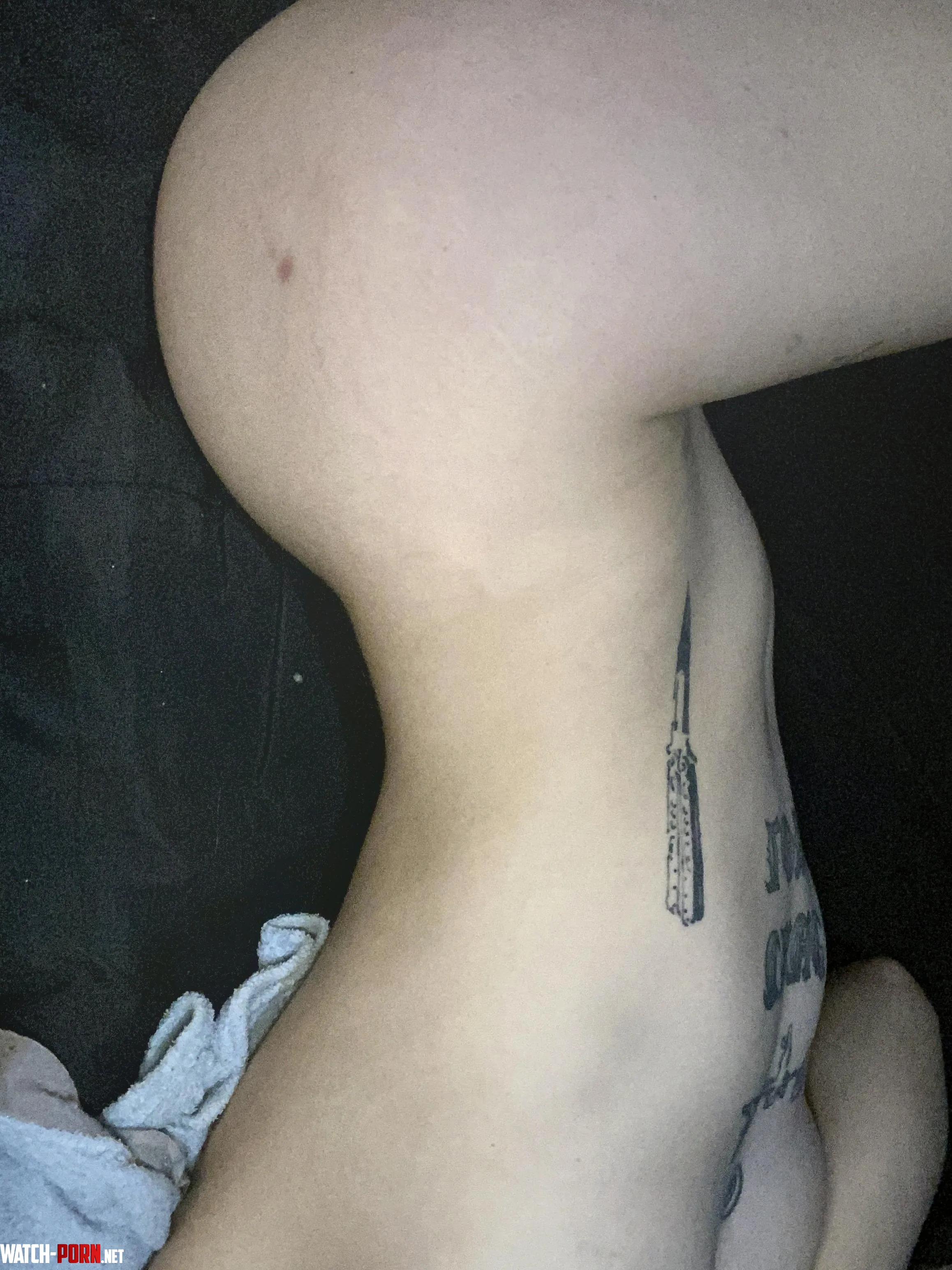 feel my curves ;> by barelynormalgirl