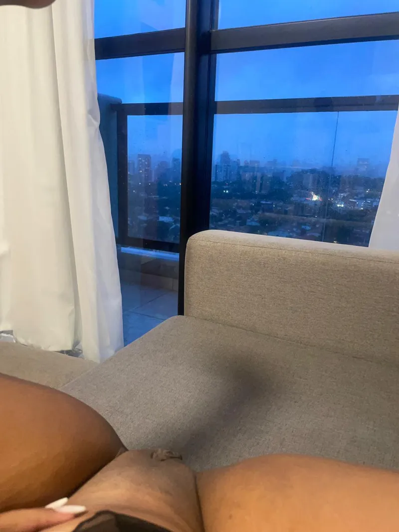 Thumbnail Latin Lover's Dilemma: Blush_Burst Asks When to Lick a Latina's Pussy | HotBlackChicks