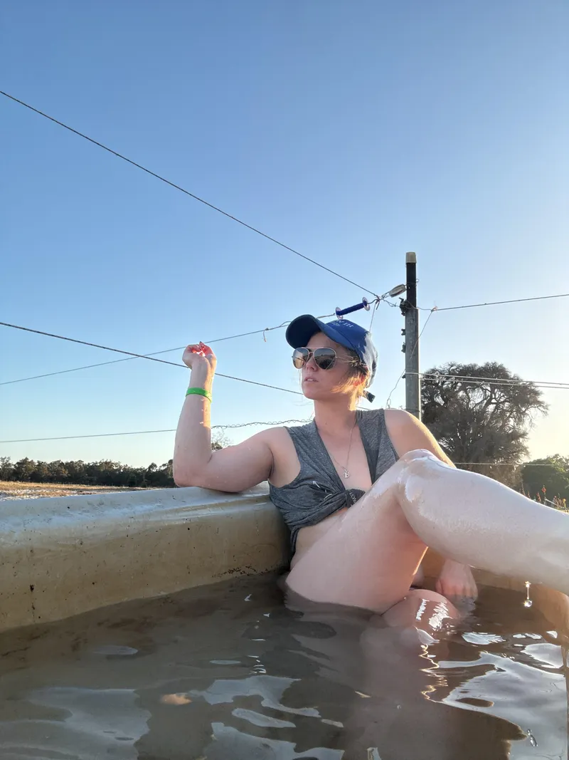 Thumbnail Cool Country Breezes: Chilling on a hot day