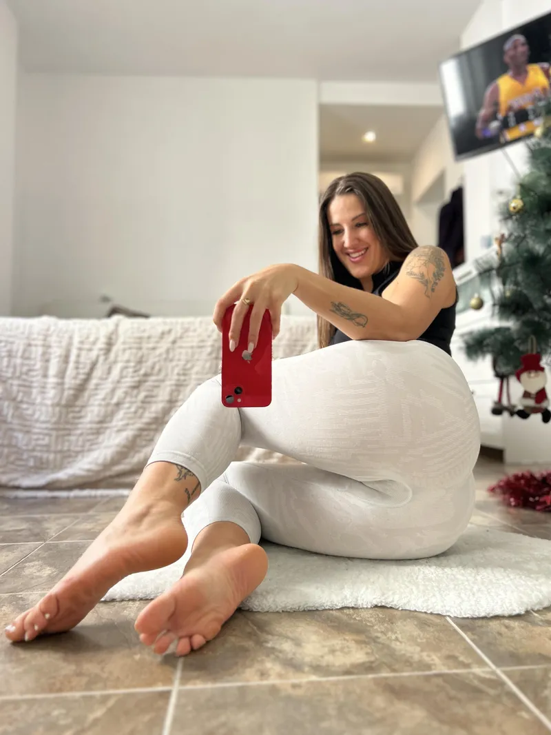 Thumbnail Post-Workout Fun: Unwind in leggings by Elisedoloresqueen